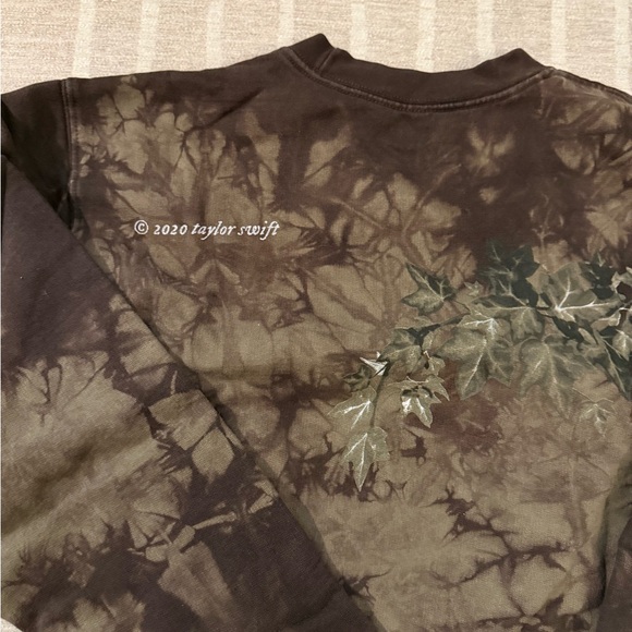 Taylor Swift Ivy Crewneck — Official Merch - Picture 4 of 4